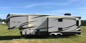 2013 Evergreen Bay Hill 36ft 5th-Wheel Camper