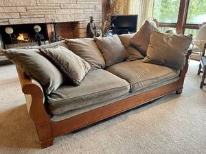 lot 24 image: Quality DaytonsHudsons Velvet Couch - Grey