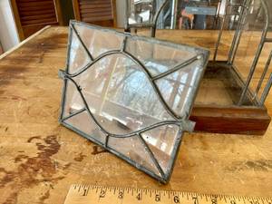 lot 26 image: Vintage Leaded Glass Display Box