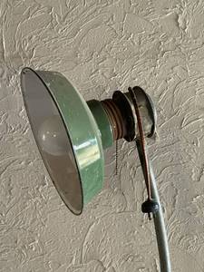 lot 33 image: Industrial Light w Green Enamel Reflector Shade