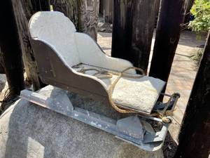lot 38 image: Vintage Hand Made Childs Sled