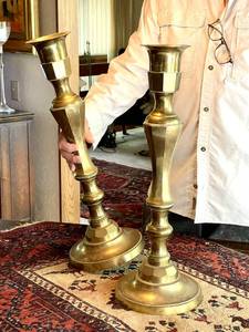 lot 48 image: Large Vintage 25 Brass Candle Sticks