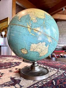 lot 49 image: Vintage 10.5 Crams Universal World Globe