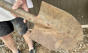 lot 63 image: Extra Long Linemans Shovel