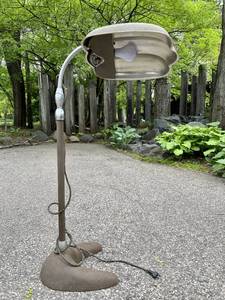 lot 126 image: Vintage Deco Industrial Medical Lamp