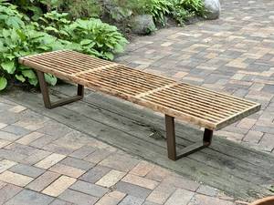 lot 129 image: Vintage Mid Century George Nelson Platform Bench