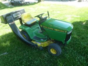 John Deere LX176 Lawn Tractor
