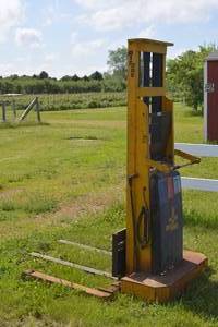 lot 1 image: Big Joe Pallet Stacker