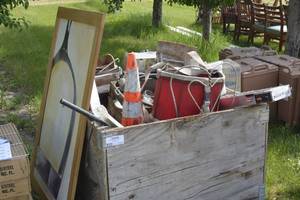 lot 11 image: Gaylord of Misc. lawn care business and restaurant supplies