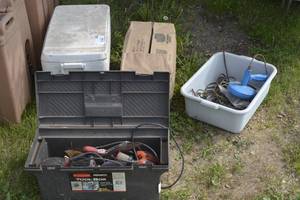 lot 16 image: Toolbox with sanding tools, deli containers and cooler