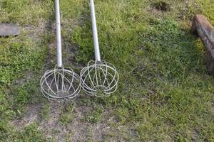 lot 20 image: 2 kettle whips
