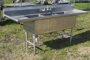 lot 23 image: 3 compartment sink