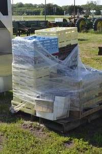 lot 26 image: Pallet of different drinking glasses and dishwasher racks