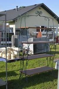lot 36 image: Green metal with wood shelves