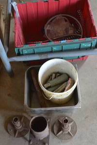 lot 124 image: Sink, Faucet, and table feet