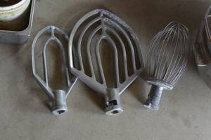 lot 125 image: vmm80b mixing paddles and whisk