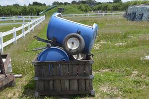 lot 134 image: wagon ride Barrel Buddies and 1 red wagon