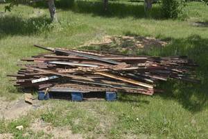 lot 147 image: pallet of t-posts