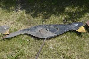 lot 155 image: Roughly 11 ft Crow Garden Stake
