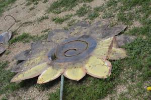 lot 163 image: Roughly 11 ft sunflower garden stake