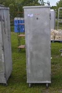 lot 179 image: Enclosed Full Size Pan Rack