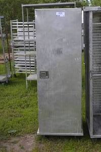 lot 182 image: Enclosed Full Size Pan Rack