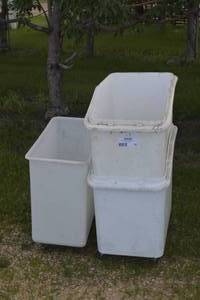 lot 185 image: 3 dry containers