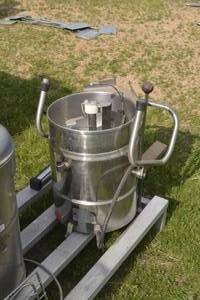 lot 63 image: Calico Cottage Fudge Kettle