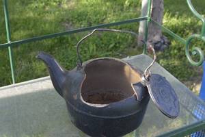 lot 88 image: Vintage Heavy Cast Iron Black Teapot Tea Kettle
