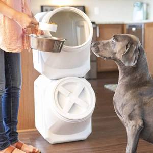 lot 109 image: Gamma2 Vittles Vault Stackable Airtight Pet Food Storage Container