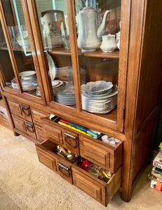 Vintage Thomasville Hutch (contents not included)