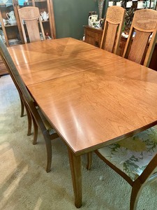 Vintage Gorgeous Thomasville Dining Table with 6 Chairs