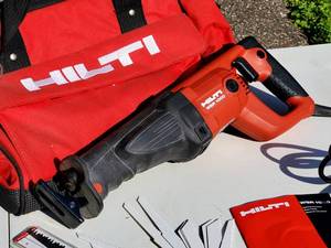 Hilti Reciprocating Saw with Carrier Bag and Blades Lot