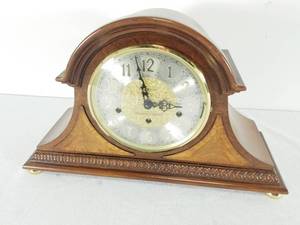 lot 11 image: Howard Miller Musical Mantel Clock