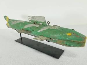 lot 60 image: Folk Art Fish Decoy