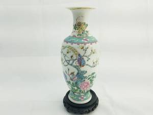 lot 86 image: Chinese Ceramic Vase with 2 Birds in a Tree
