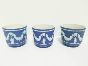 lot 110 image: Group of 3 Royal Blue and White Wedgewood Jasperware Planters or Vases
