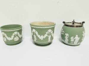lot 112 image: Group of 3 Green and White Wedgewood Jasperware Planters or Vases