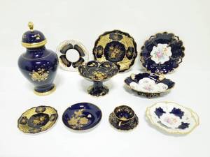 lot 113 image: Group of 11 Blue and Gold Ceramic Pieces