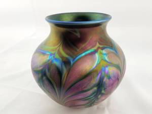 lot 116 image: Daniel Lotton Vase