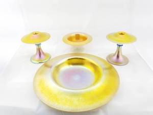 lot 32 image: Group of 4 Unmarked Favrile Glass