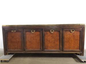 lot 10 image: Four Door Henredon Credenza
