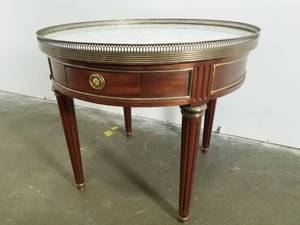 lot 12 image: Circular Lamp Table