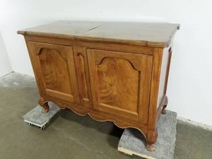 lot 13 image: Custom Made Bar Server
