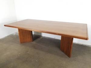 lot 9 image: Conference Table
