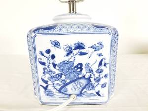 lot 83 image: Chinese Blue and White Lamp