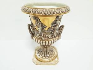 lot 160 image: Large Capodimonte Porcelain Planter or Urn
