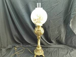 lot 167 image: Gone with the Wind Lamp