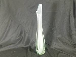 lot 172 image: Art Glass Vase, Matthew Buechner