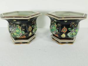 lot 7 image: Chinese Hexagonal Black Ceramic Jardinere